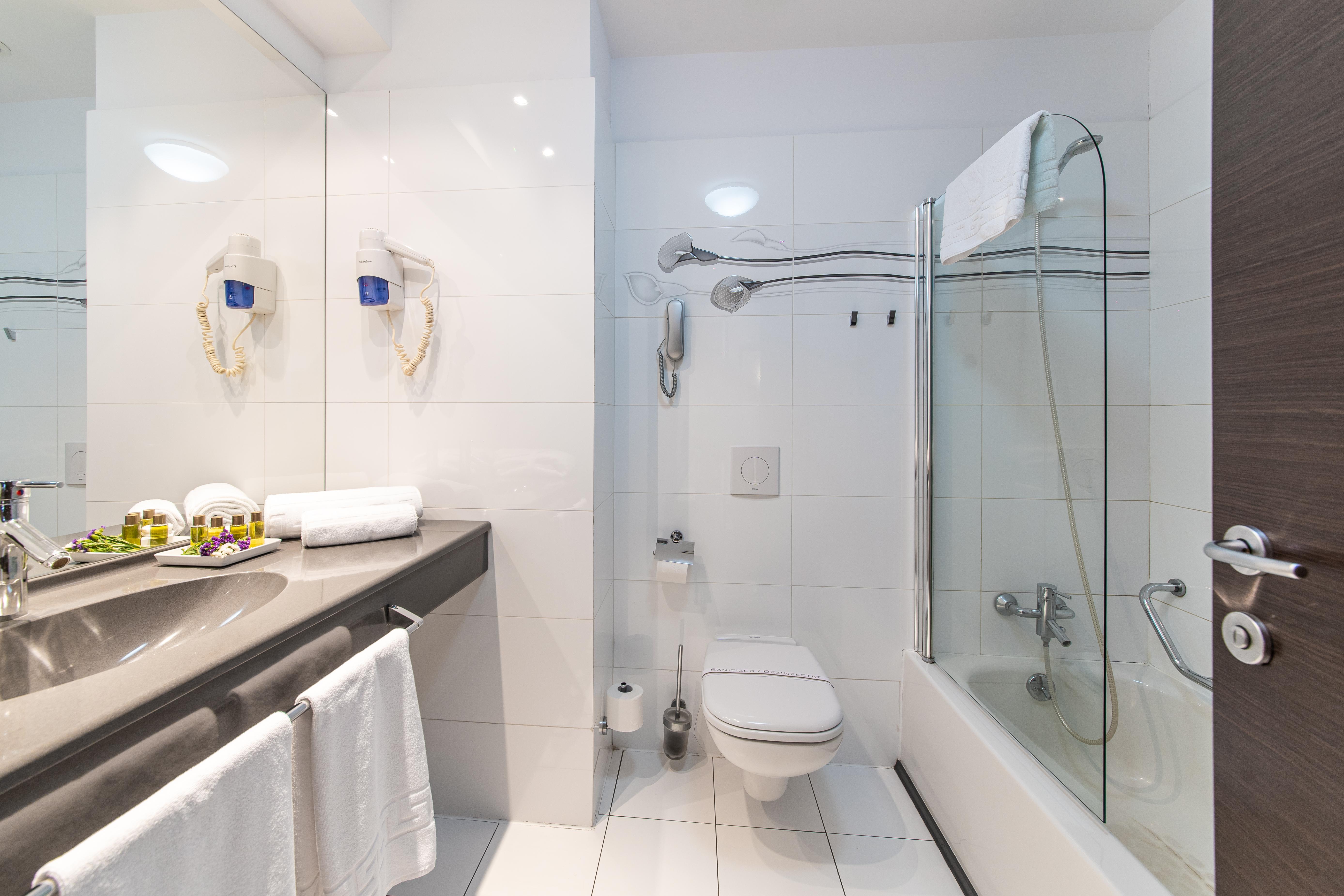 Parliament Hotel 4*