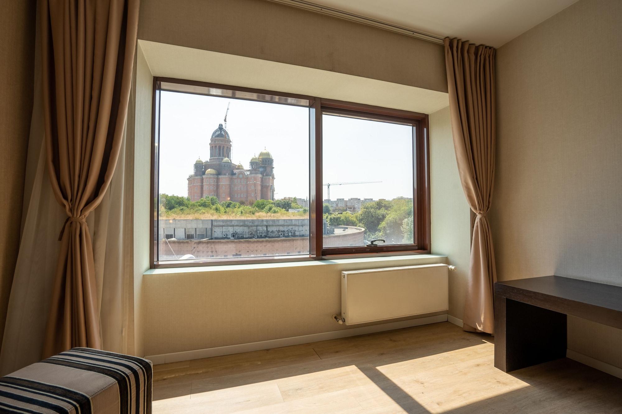 Parliament Hotel 4*